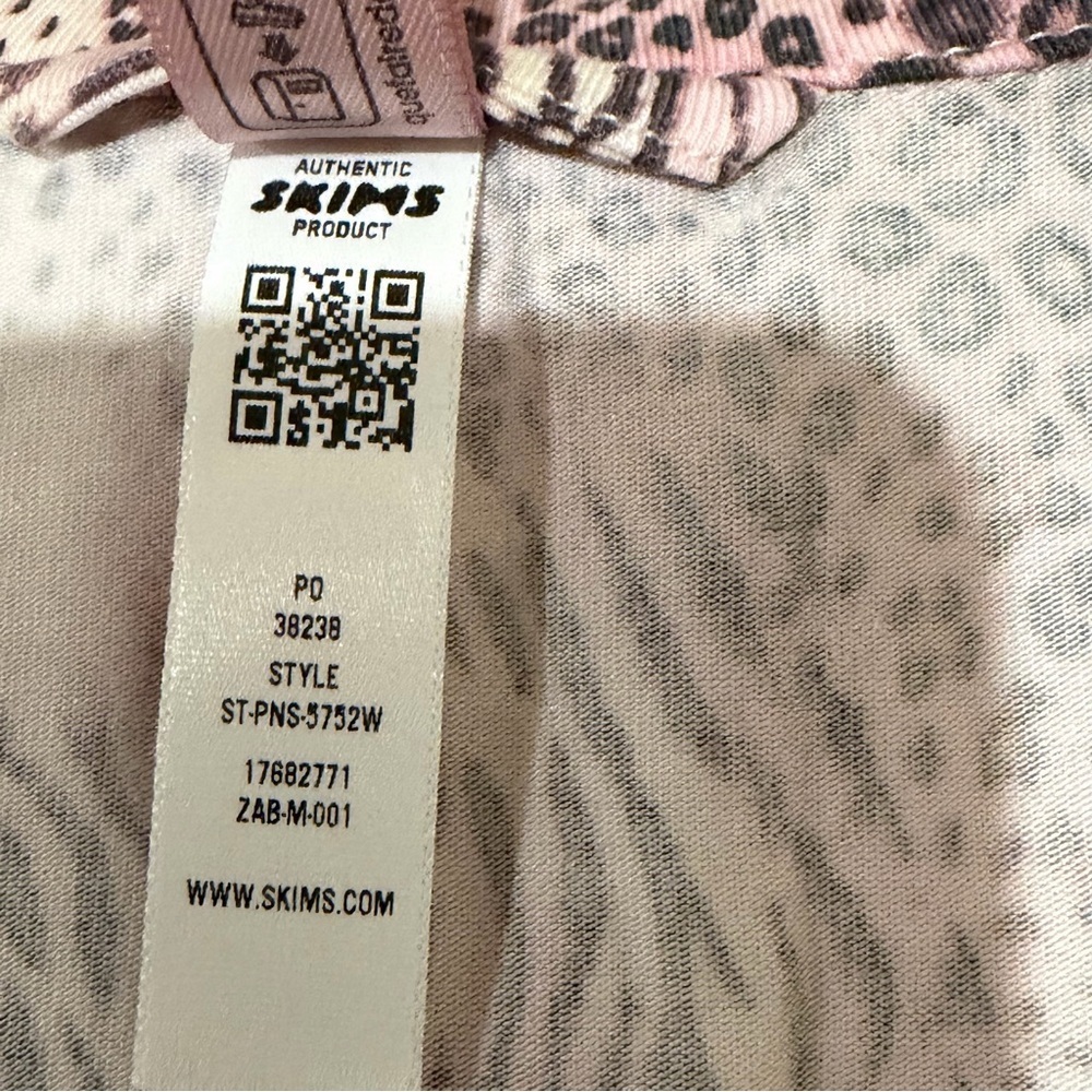 NWT SKIMS long sleeve button up pajama set women's size large animal print - Picture 6 of 13